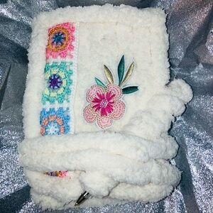 Brand New Hand made Embroidered White chunky Knitted Notebook w/ attached Pen